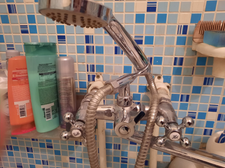 Почему сантехники не советуют мыться, когда работает стиральная машина