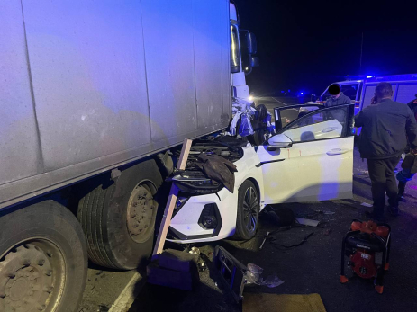 7 пострадавших, в том числе детей, привезли в ЦГБ Сызрани: фото с места массовой аварии на трассе М-5