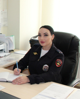 Лейтенант Кокорина под Сызранью усмирила дебошира с топором и теперь ее нужно поддержать