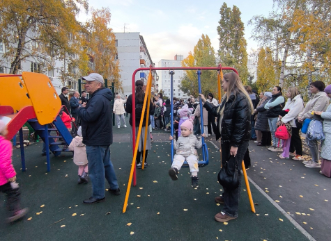 На Гагарина было необычно весело и многолюдно: как сызранский двор превратили в «конфетку»