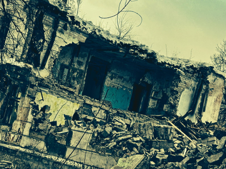 В Сызрани бабушку с внучкой переселили из шаткого дома, который держался на молитвах