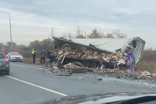 Видео с места жесткой аварии большегрузов под Сызранью: очевидцы в шоке