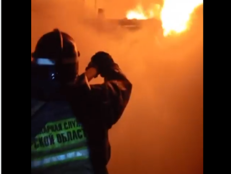 В поселке под Сызранью огнеборцев встретило море огня: видео