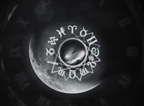 Беда рядом с зеркалами и облик умершего человека: что напугает Овнов, Тельцов и Козерогов в самый страшный день