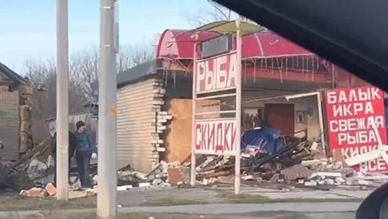 «Не зашел в магазин, а заехал»: видео с места зрелищной аварии на М-5 под Сызранью