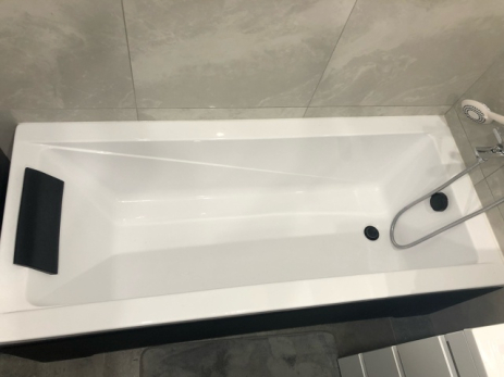 Беру всего семь ложек - смешиваю дешевые стредства и ванна блестит как новая