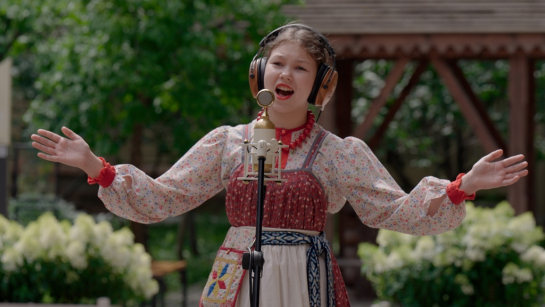 Смотрим видеоклип: хит, который раньше пела вся страна, обрел новую жизнь и популярность