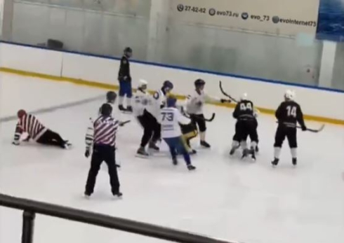 Ледовое побоище: хоккейный «Кубок дружбы» завершился массовой дракой - видео