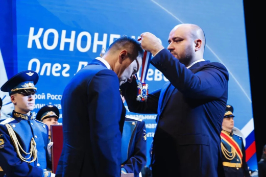 В день народного единства Вячеслав Федорищев вручил госнаграды жителям Самарской области