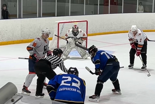 Сызранский «Нефтяник» потерпел первое фиаско в ТЛХЛ