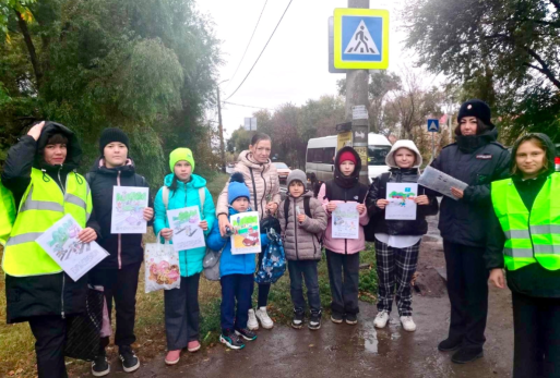 В ГАИ Сызрани наглядно напомнили родителям, что пора сделать ребенка ярче