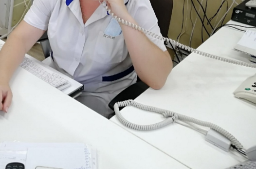 Приходится работать на полторы ставки, потому что на одну есть нечего, а на две - некогда: почему врачи бегут из своих кабинетов