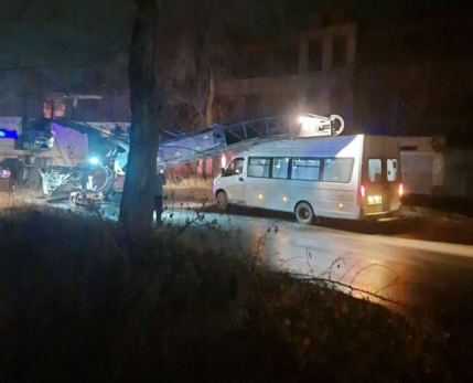 В Сызрани автобус попал под фрезу: очевидцы сообщили подробности