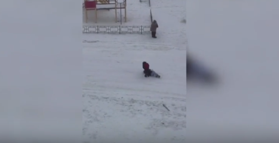 Вильфанд рассказал, какие регионы накрыл снег: школьников на улице сдул ветер