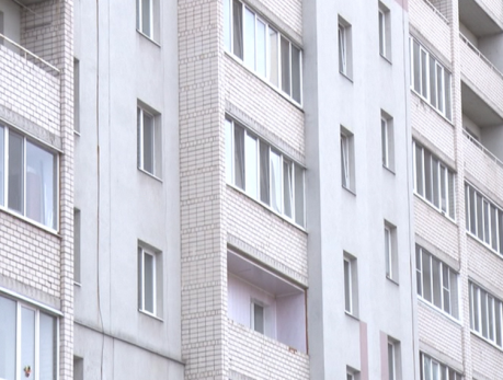 В столице мужчина рухнул с девятого этажа: врачи были шокированы результатами осмотра