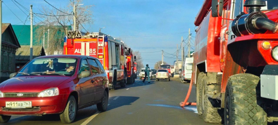 100 квадратов огня: десятки пожарных тушили в Сызрани горящий дом