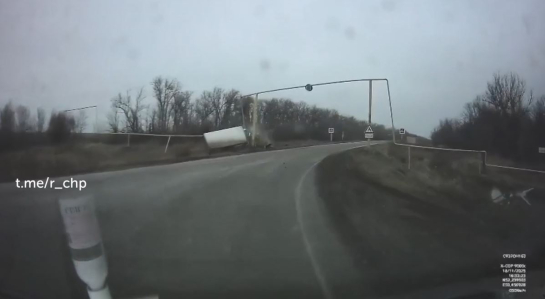 Разогнавшийся газелист на вираже протаранил газопровод - видео момента ДТП