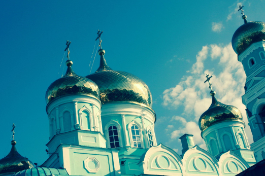 Священник рассказал, как не согрешить при встрече Нового года во время поста