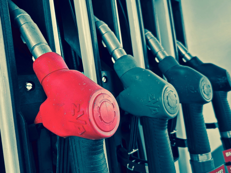 На АЗС начали запрещать продажу бензина по аналогии с алкоголем