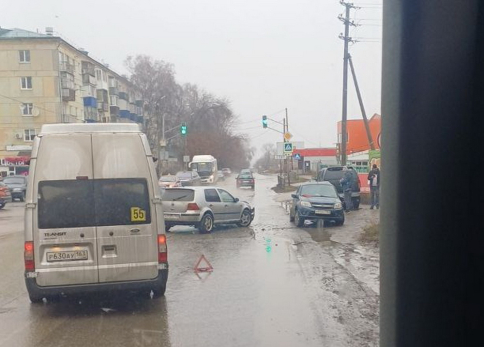 У сызранской мечети затруднено движение из-за аварии