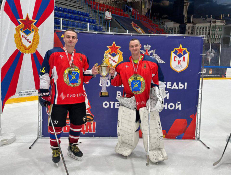 Вот они - два героя матча, курсанты Сызранского вертолетного