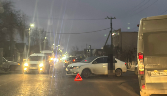 Осторожно, осколки: в Сызрани машины покрошило у школы-интерната