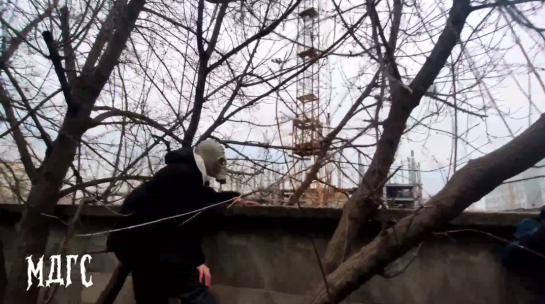 В Сызрани подростки в противогазах устроили игры со смертью на башенном кране