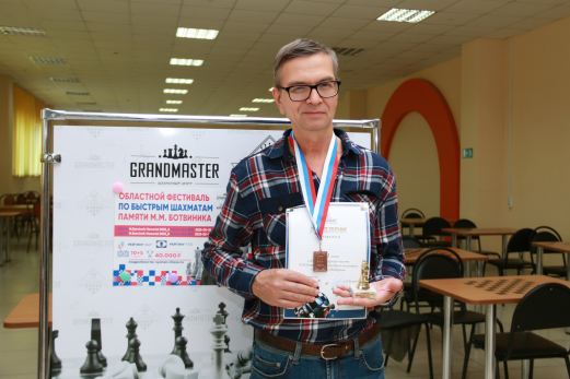 Участник исторических матчей против Германии Владимир Савин сегодня принимает поздравления