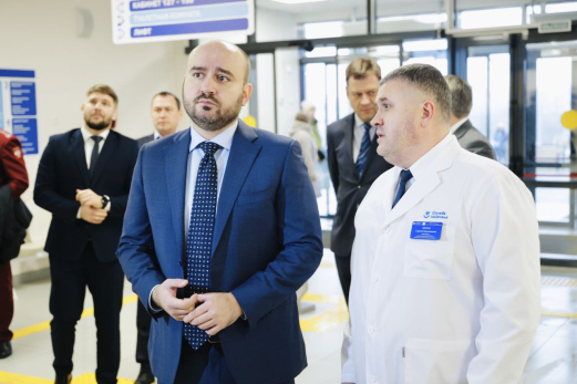 Вячеслав Федорищев оценил новую поликлинику в Смышляевке