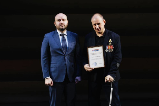 Вячеслав Федорищев вручил премии губернатора Самарской области людям с ОВЗ