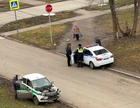 Аварийка попала в аварию: такое нечасто случается на дорогах Сызрани