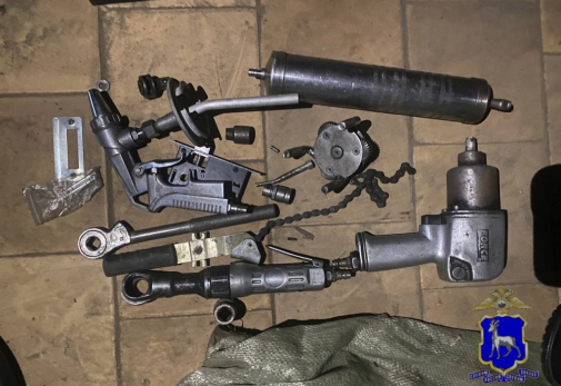 В Сызрани основательно обчистили автосервис: вынесли даже подъемник