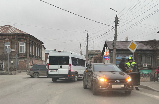 Утром в центре Сызрани в ста метрах друг от друга случились аварии-близнецы