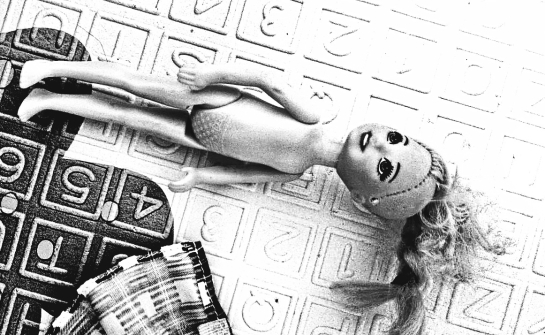 Педофил-заика склонял школьниц к интиму и самоубийству