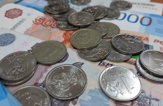 Кому раздадут деньги на Новый год - в выплатах премиальных произошли изменения