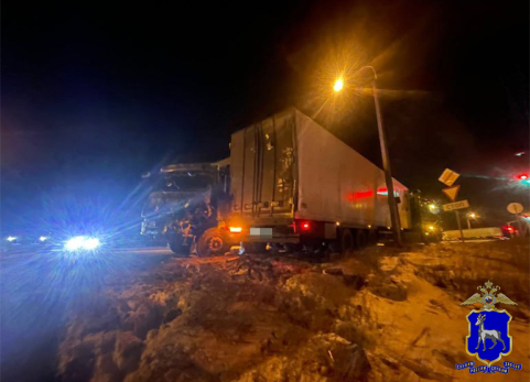 Жесткий замес большегрузов под Сызранью: молодой дальнобойщик в реанимации