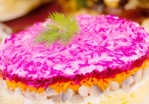 Повар раскрыл главный секрет самой вкусной новогодней селедки под шубой