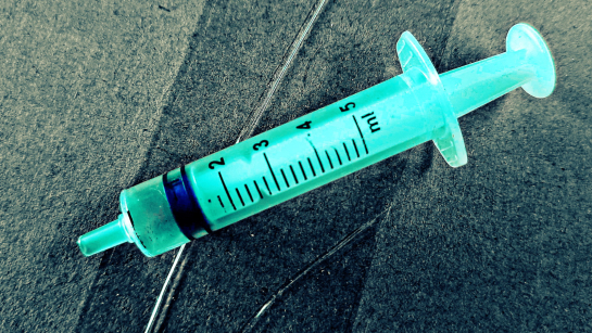 Подросток проверил лайфхак из TikTok и напился собственной крови - врачи были в ужасе