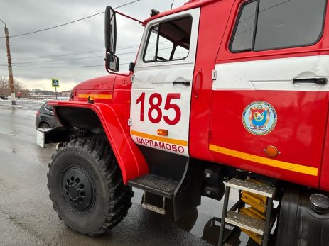 В Сызрани напротив политехнического колледжа вспыхнул крупный пожар