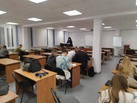 Сызранский владыка начал преподавать философию - студенты не знают, как себя вести на лекциях