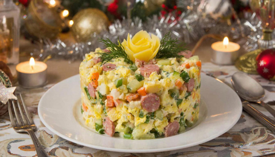 Традиции со вкусом: россияне не представляют Новый год без оливье и еще пяти салатов