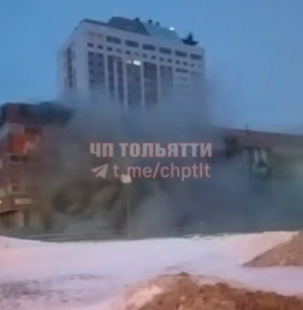 «Сейчас вся «Вега» сгорит»: из здания торгового центра валит густой черный дым