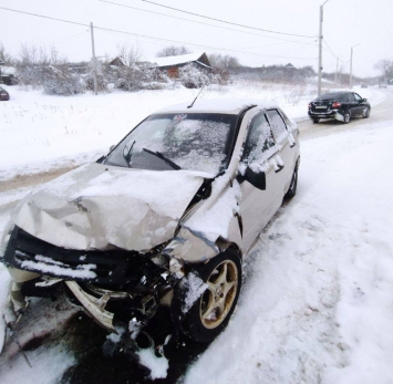 Водители пострадали: в Октябрьске во время снегопада разбились машины
