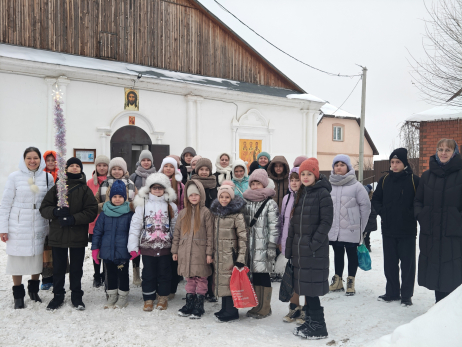 Дети нагрянули колядовать к сызранскому владыке - видео
