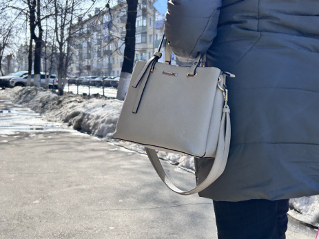 Сызранец вырвал из рук девушки сумку с золотом и деньгами