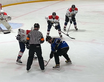 Сызранский ХК «Нефтяник» начал год с сокрушительного поражения