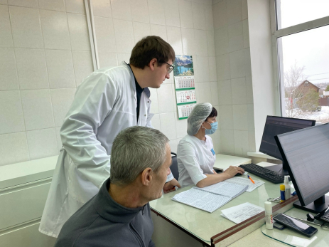 Когда нужно срочно в больницу: чем может обернуться обычный насморк