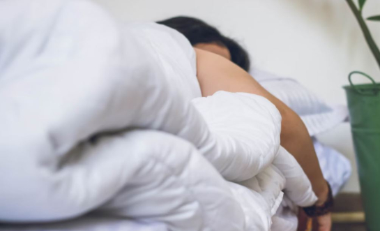 К чему снится сон об измене? Повод для слежки или повод для визита к врачу