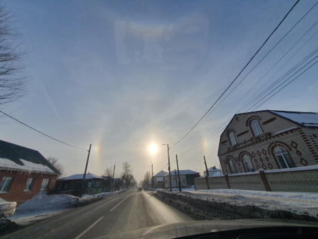 В небе над Сызранью взошло три солнца - очевидцы публикуют фото необычного явления