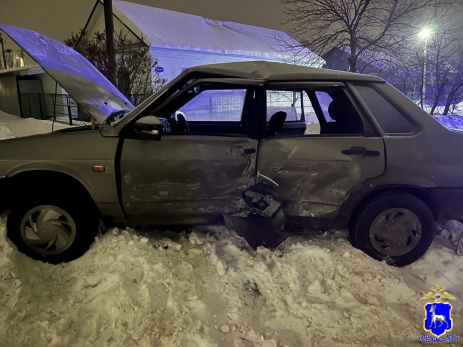«Девятку» молодого водителя снесли как кеглю на перекрестке под Сызранью